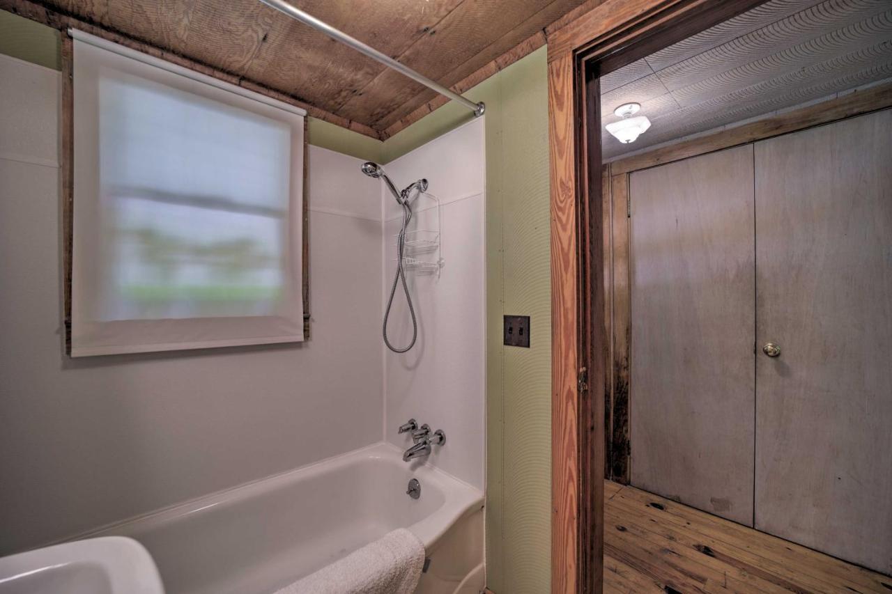 Historic Cabin Grill And Hiking Trail Access! Bryson City Eksteriør bilde