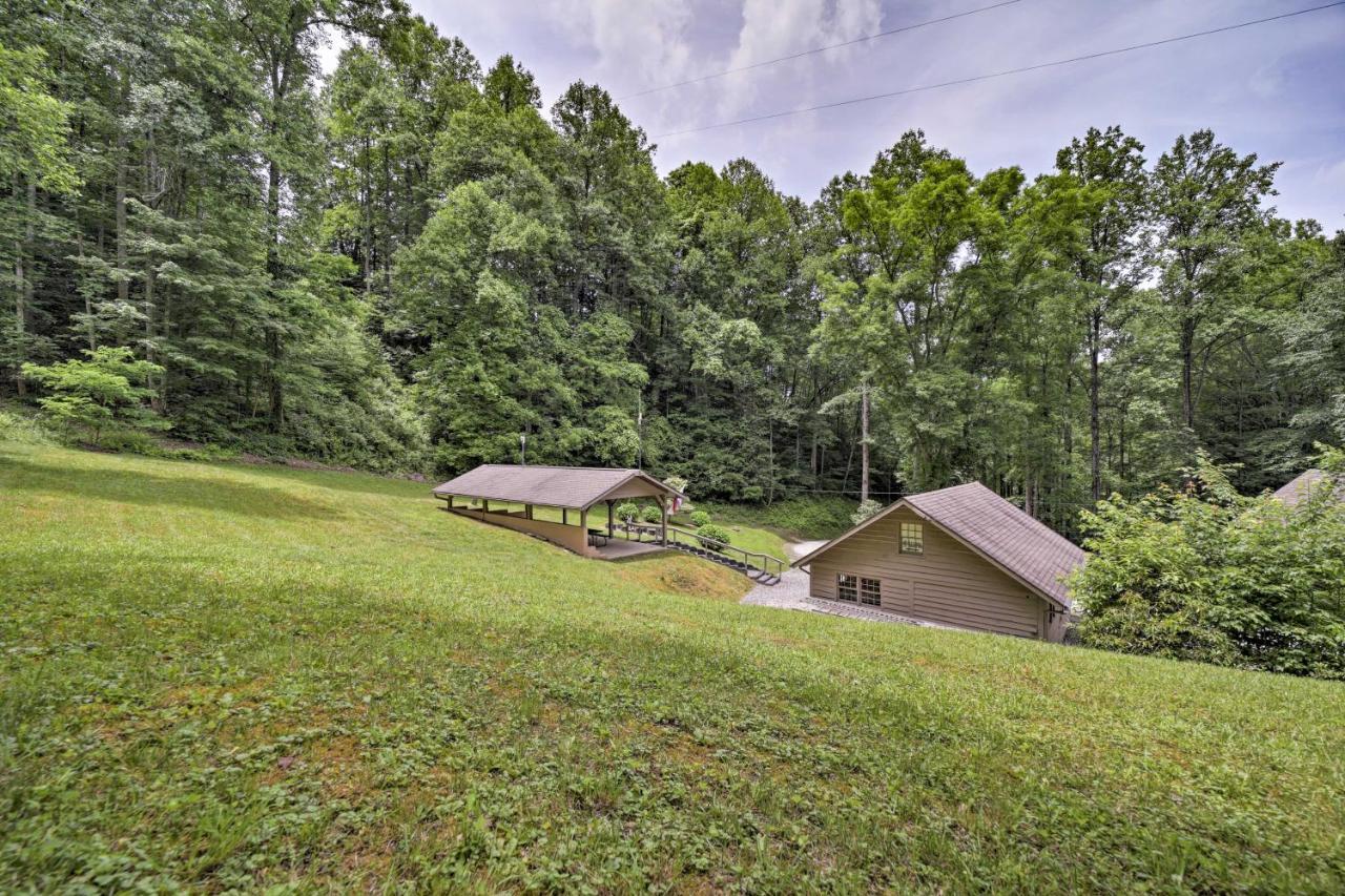 Historic Cabin Grill And Hiking Trail Access! Bryson City Eksteriør bilde