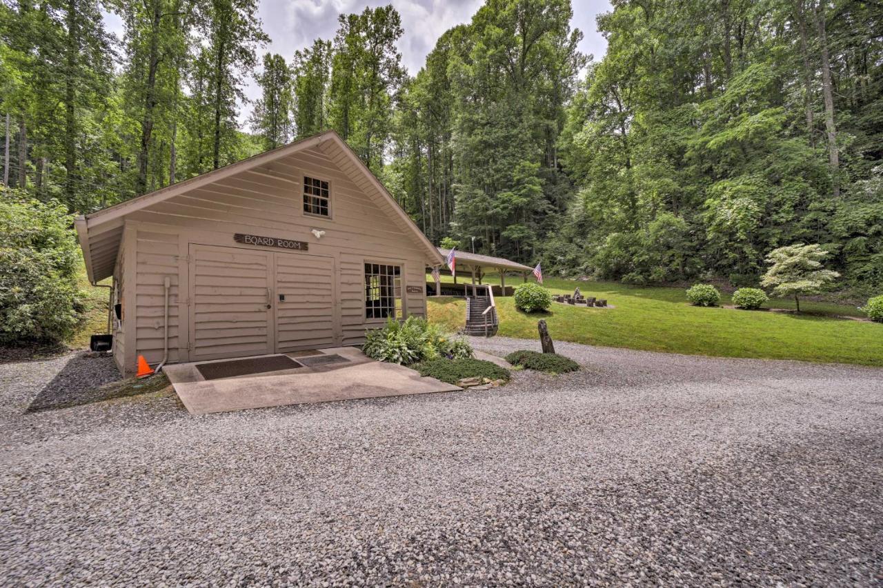 Historic Cabin Grill And Hiking Trail Access! Bryson City Eksteriør bilde